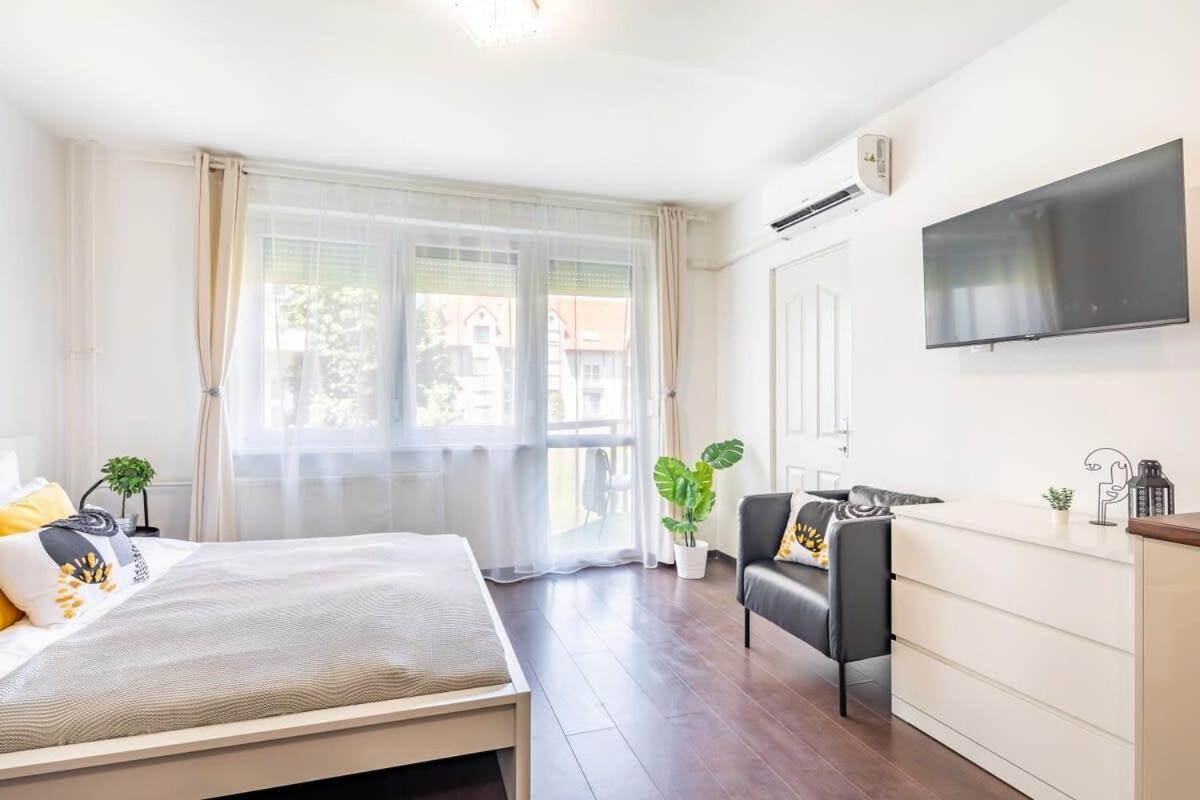 Ferienwohnung Sunny Balcony - Cute And Cozy Budapest Exterior foto