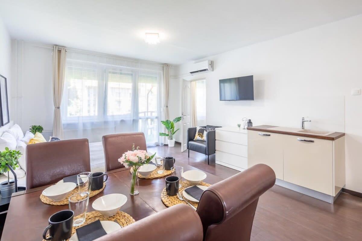 Ferienwohnung Sunny Balcony - Cute And Cozy Budapest Exterior foto